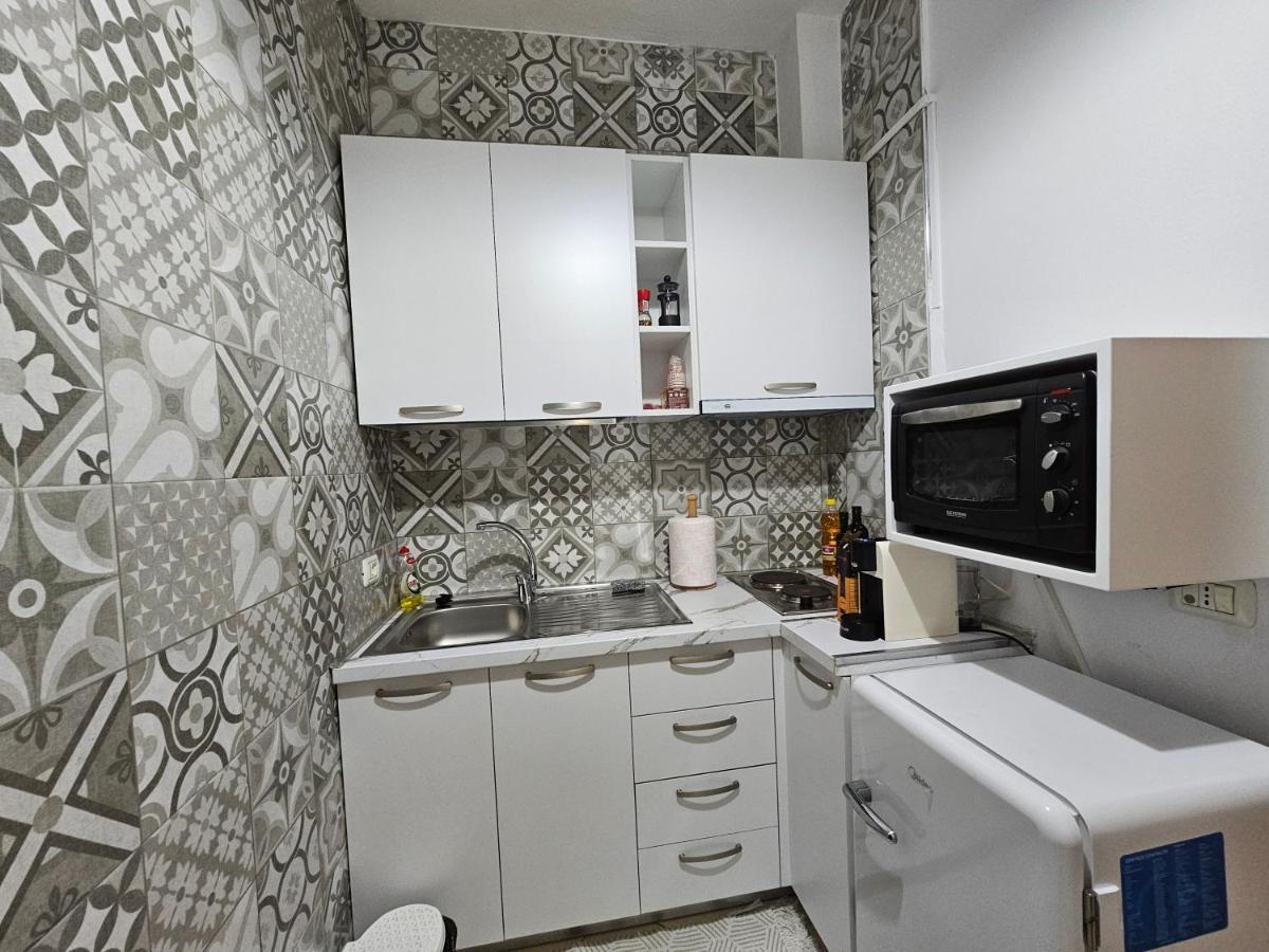 Vibe Studio Apartment Tiranë Ngoại thất bức ảnh