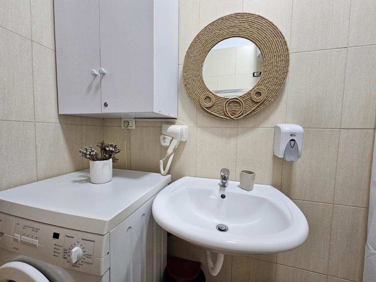 Vibe Studio Apartment Tiranë Ngoại thất bức ảnh