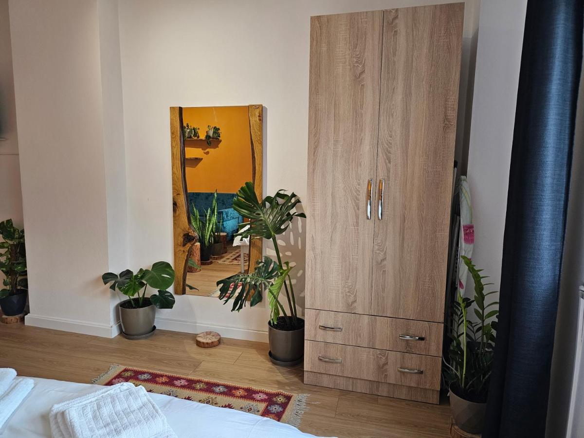 Vibe Studio Apartment Tiranë Ngoại thất bức ảnh